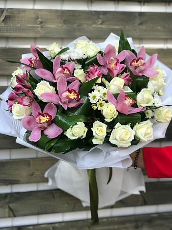 Букет цветов из: Розы и Хризантемы в Новосиньково