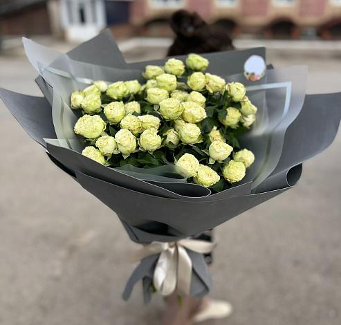 Букет Белые кустовые розы Солинеро в Новосиньково