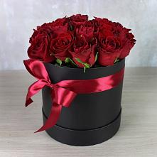 Цветочная композиция из Розы в шляпной коробке в Новосиньково